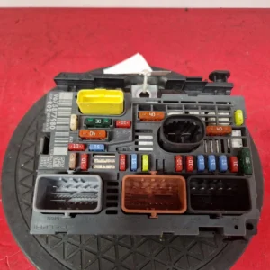MOTOR PEUGEOT 5008 MK1 2010 FUSE BOX  BAY 1.6L DIESEL DV6C 9HR 9807028580