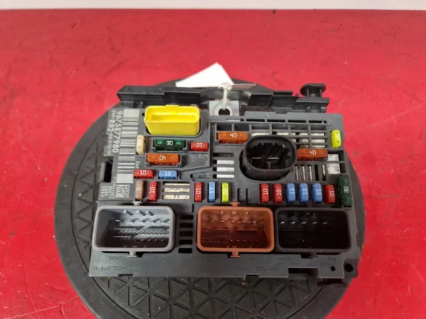 MOTOR PEUGEOT 5008 MK1 2010 FUSE BOX  BAY 1.6L DIESEL DV6C 9HR 9807028580