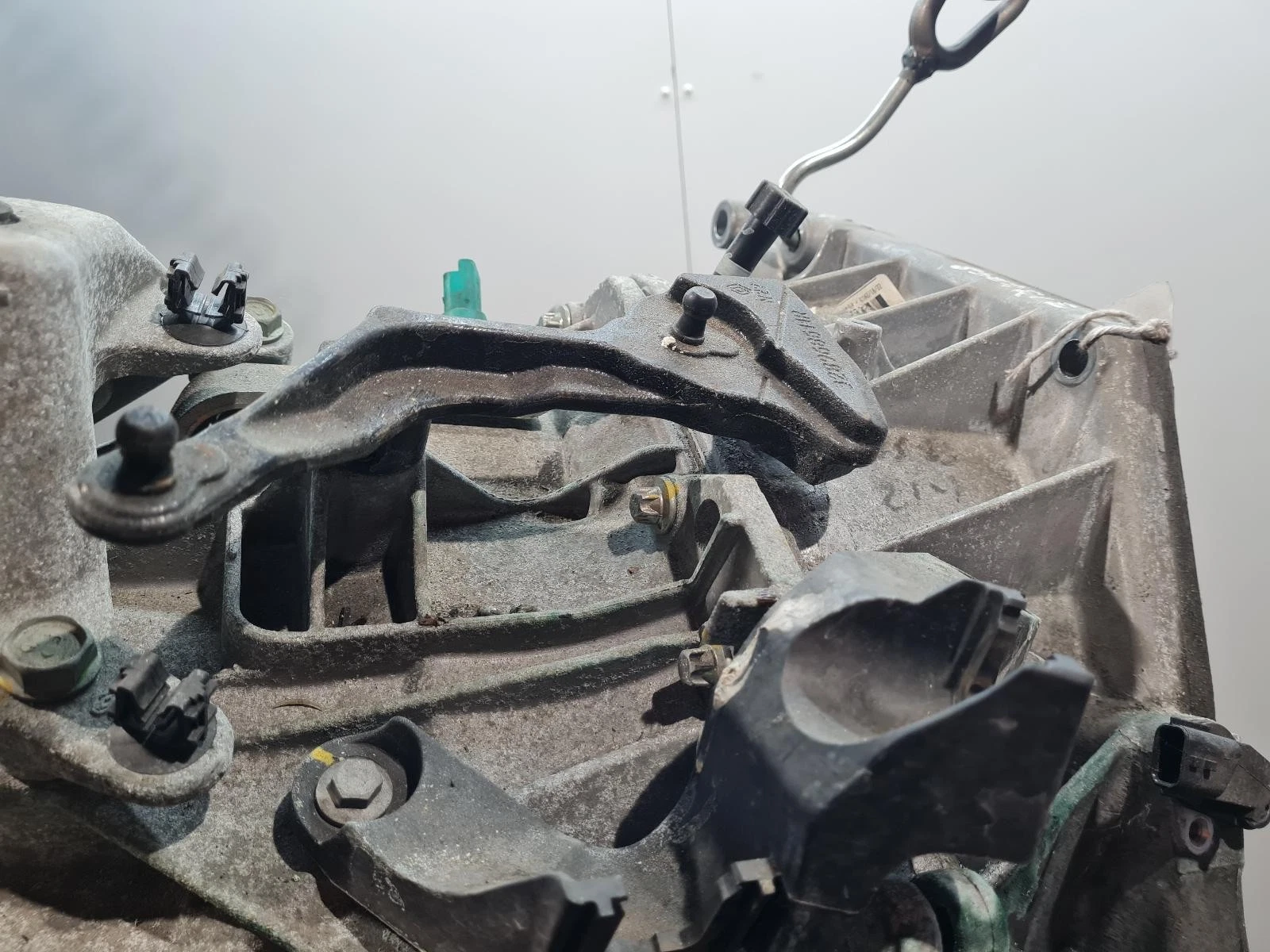Getriebe NISSAN QASHQAI 2019 1.3L Benzin 6-Gang Schaltgetriebe – OEM: 3201001Q6P / 3201002Q5M | VIN: SJNFFAJ11U2540265 – Bild 3