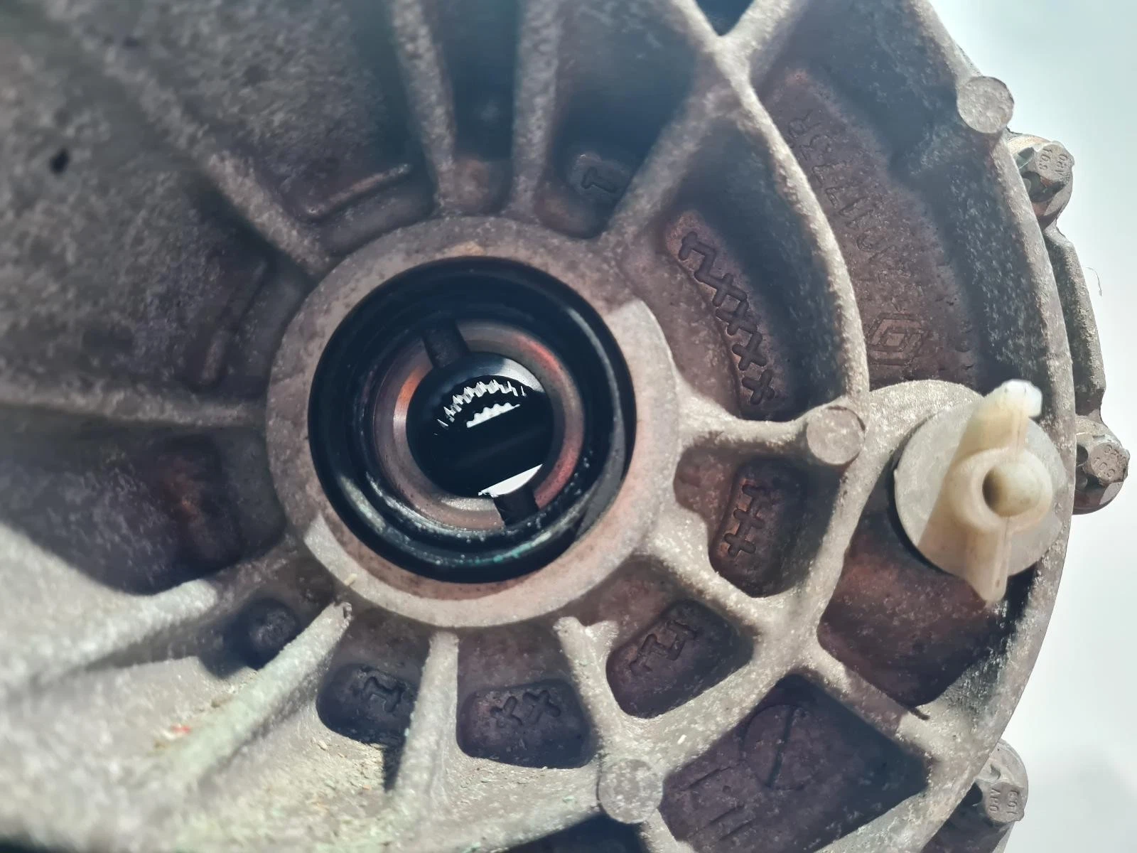Getriebe NISSAN QASHQAI 2019 1.3L Benzin 6-Gang Schaltgetriebe – OEM: 3201001Q6P / 3201002Q5M | VIN: SJNFFAJ11U2540265 – Bild 4