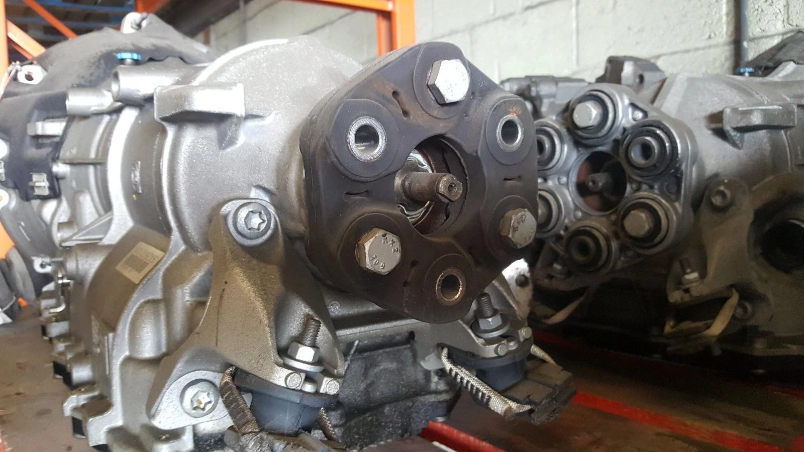 Getriebe BMW 2 Serie 2014 2.0L Diesel 6-Gang Schaltgetriebe – OEM: 24008638272 / 24 00 7 647 343 / 24 00 8 623 595 | VIN: WBA1H32060VZ28505 – Bild 3
