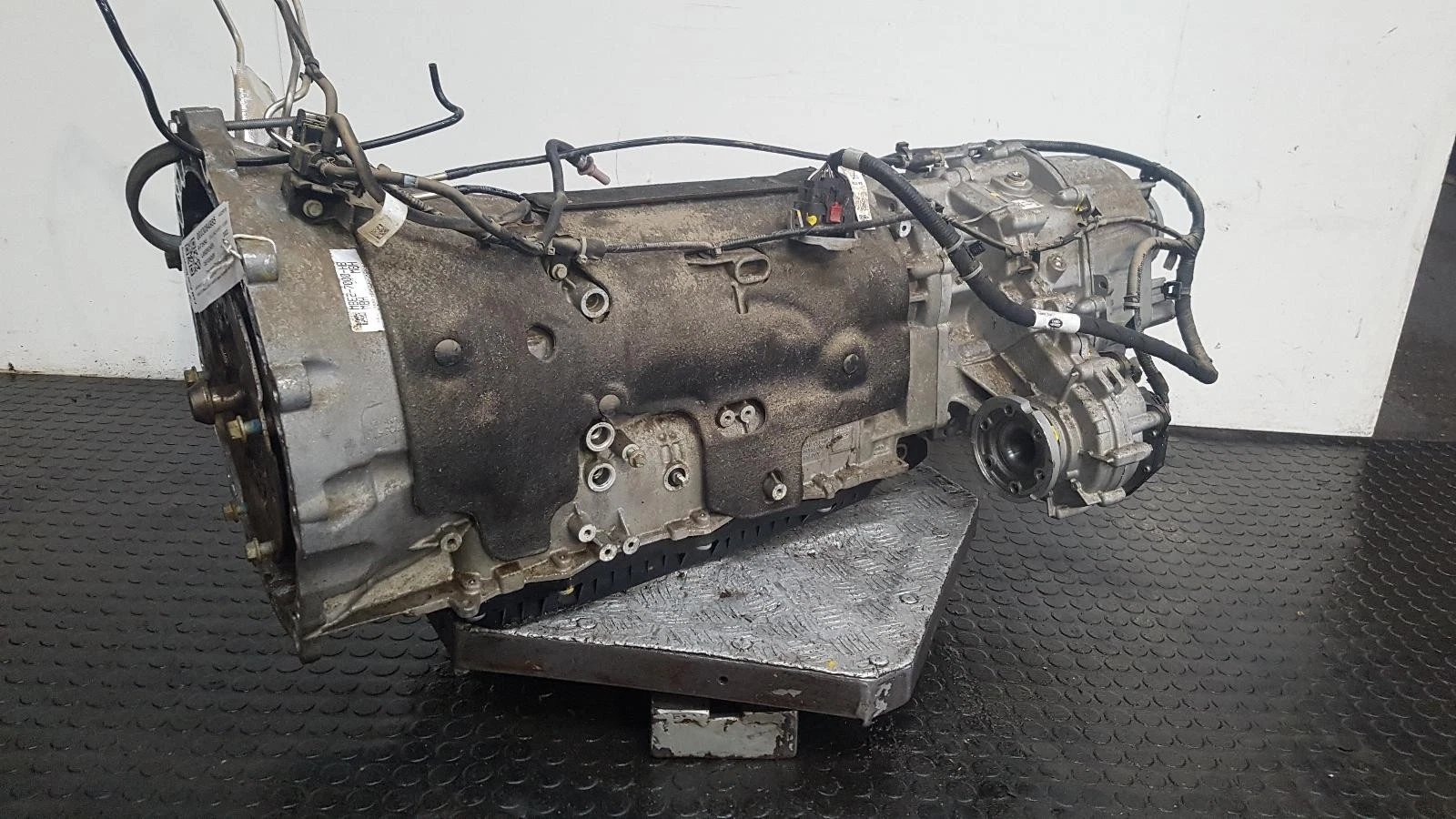 Getriebe LAND ROVER DEFENDER L663 8HP76X 2022 3.0L Diesel MHEV 8-Gang Automatikgetriebe – OEM: LR170032 | VIN: SALEACAW8P2150680 – Bild 5