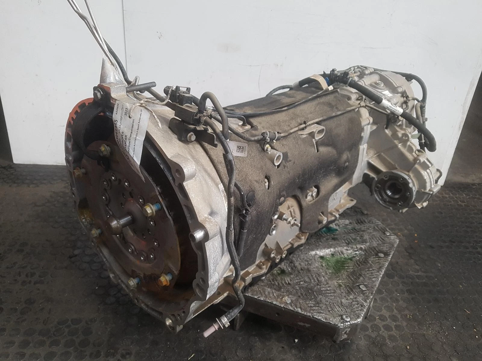 Getriebe LAND ROVER DEFENDER L663 2023 3.0L Diesel Automatikgetriebe – OEM: LR177881 / M8E27000HB | VIN: SALEAJAW5P2227347