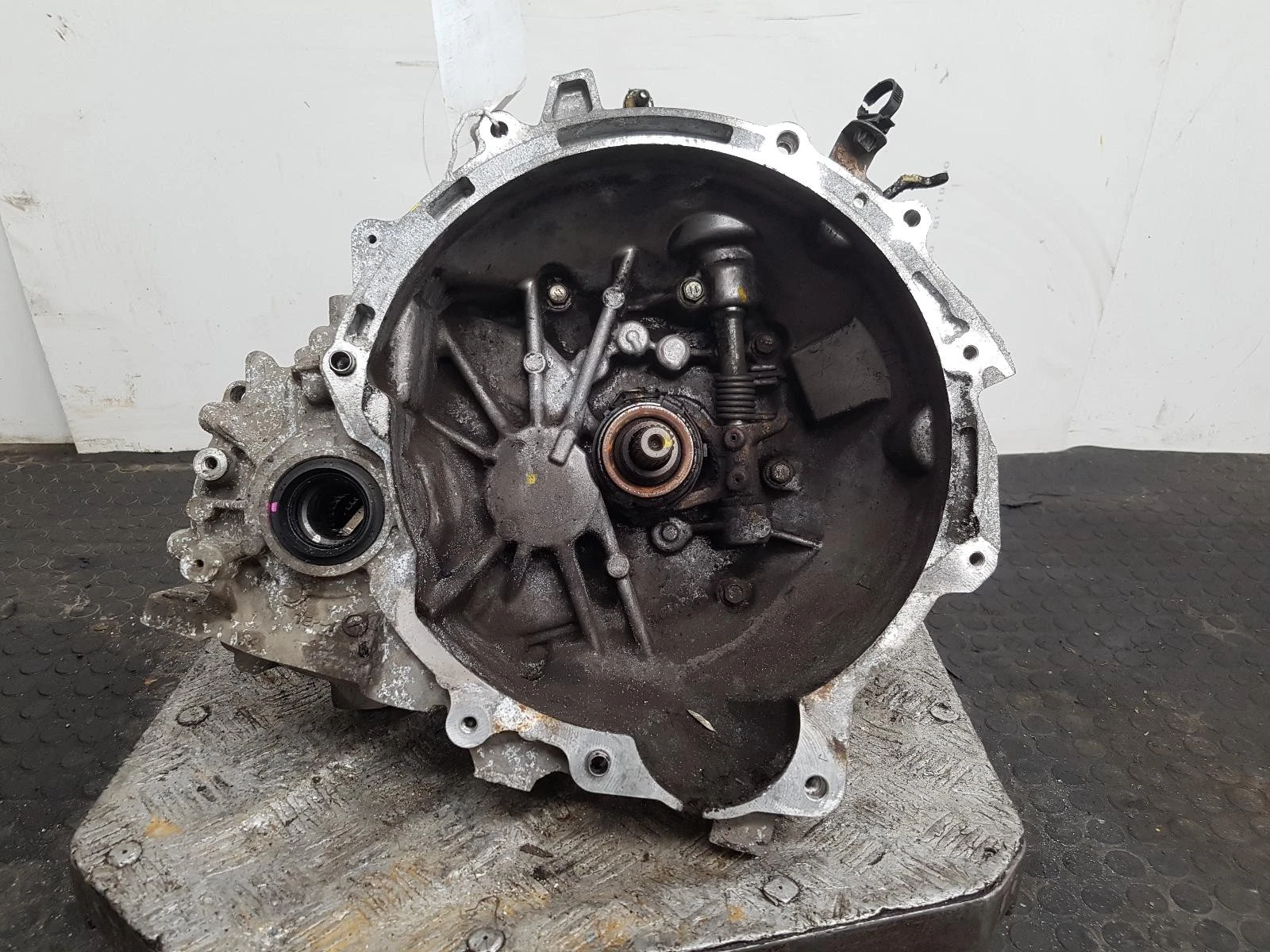 Getriebe MITSUBISHI MIRAGE 2015 1.0L Benzin 5-Gang Schaltgetriebe – OEM: 2500A352 | VIN: MMCXNA05ADH028342
