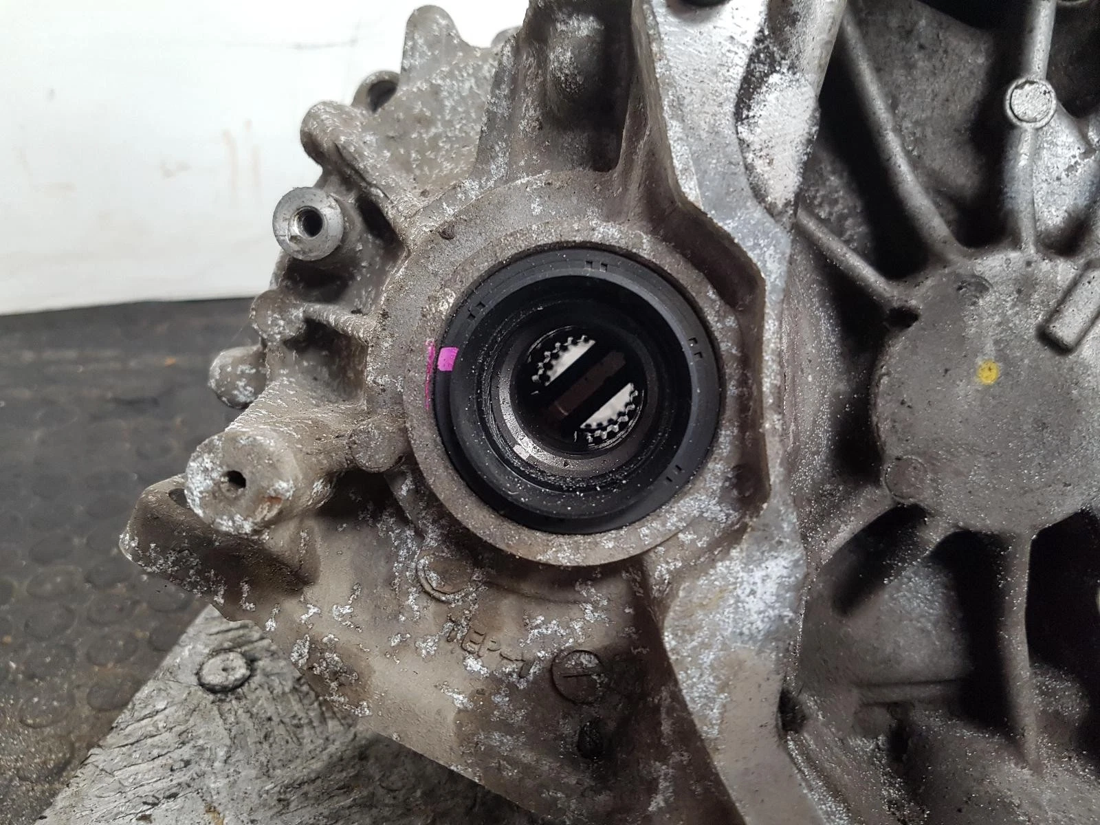 Getriebe MITSUBISHI MIRAGE 2015 1.0L Benzin 5-Gang Schaltgetriebe – OEM: 2500A352 | VIN: MMCXNA05ADH028342 – Bild 3