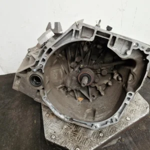 Getriebe NISSAN JUKE 2015 1.2L Benzin Schaltgetriebe 320100960R – OEM: 3201001Q9R / 320100960R / 32010BV80A | VIN: SJNFEAF15U7108573