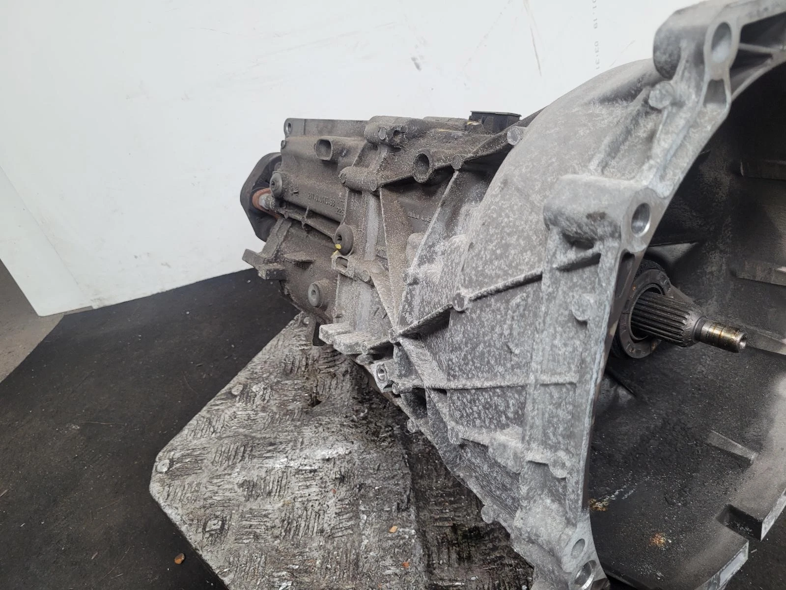 Getriebe BMW 1 Serie 2013 2.0L Diesel 6-Gang Schaltgetriebe GS6-17DG-TBF2 81805 – OEM: 23008607320 / 23008610983 | VIN: WBA1C12060J091992 – Bild 5