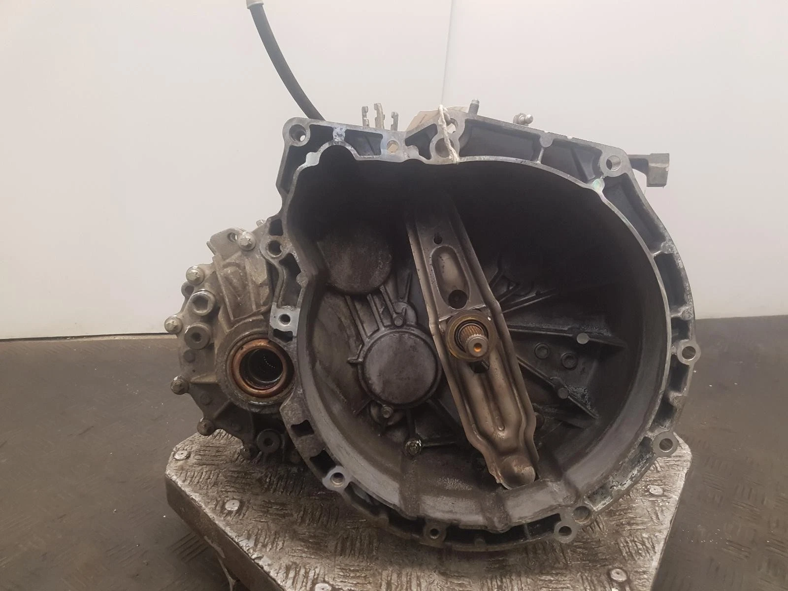 Getriebe MINI COOPER 2014 1.6L PETRL Schaltgetriebe GS6-53BG – OEM: 23008612796 / 23 00 8 614 257 / 23007583196 | VIN: WMWZP32030T587047