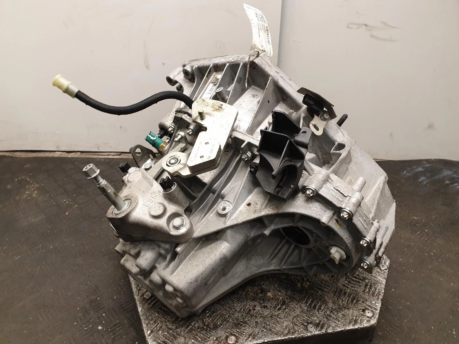 Getriebe 2020 DACIA DUSTER 1.3L Benzin 6-Gang Schaltgetriebe 320108263R – OEM: 320103699R / 320109255R / 8201057476 | VIN: VF1HJD20664247012 – Bild 4