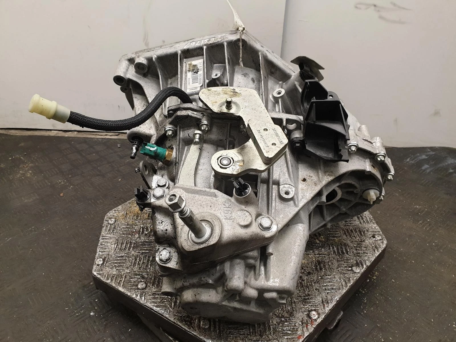 Getriebe 2020 DACIA DUSTER 1.3L Benzin 6-Gang Schaltgetriebe 320108263R – OEM: 320103699R / 320109255R / 8201057476 | VIN: VF1HJD20664247012 – Bild 5