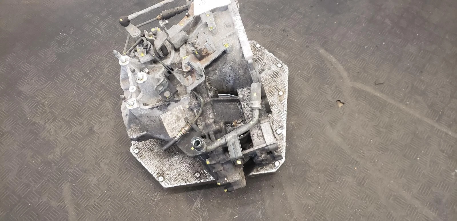 Getriebe MITSUBISHI OUTLANDER 2015 2.3L Diesel Schaltgetriebe – OEM: 2500A403 | VIN: JMAXJGF6WGZ400698