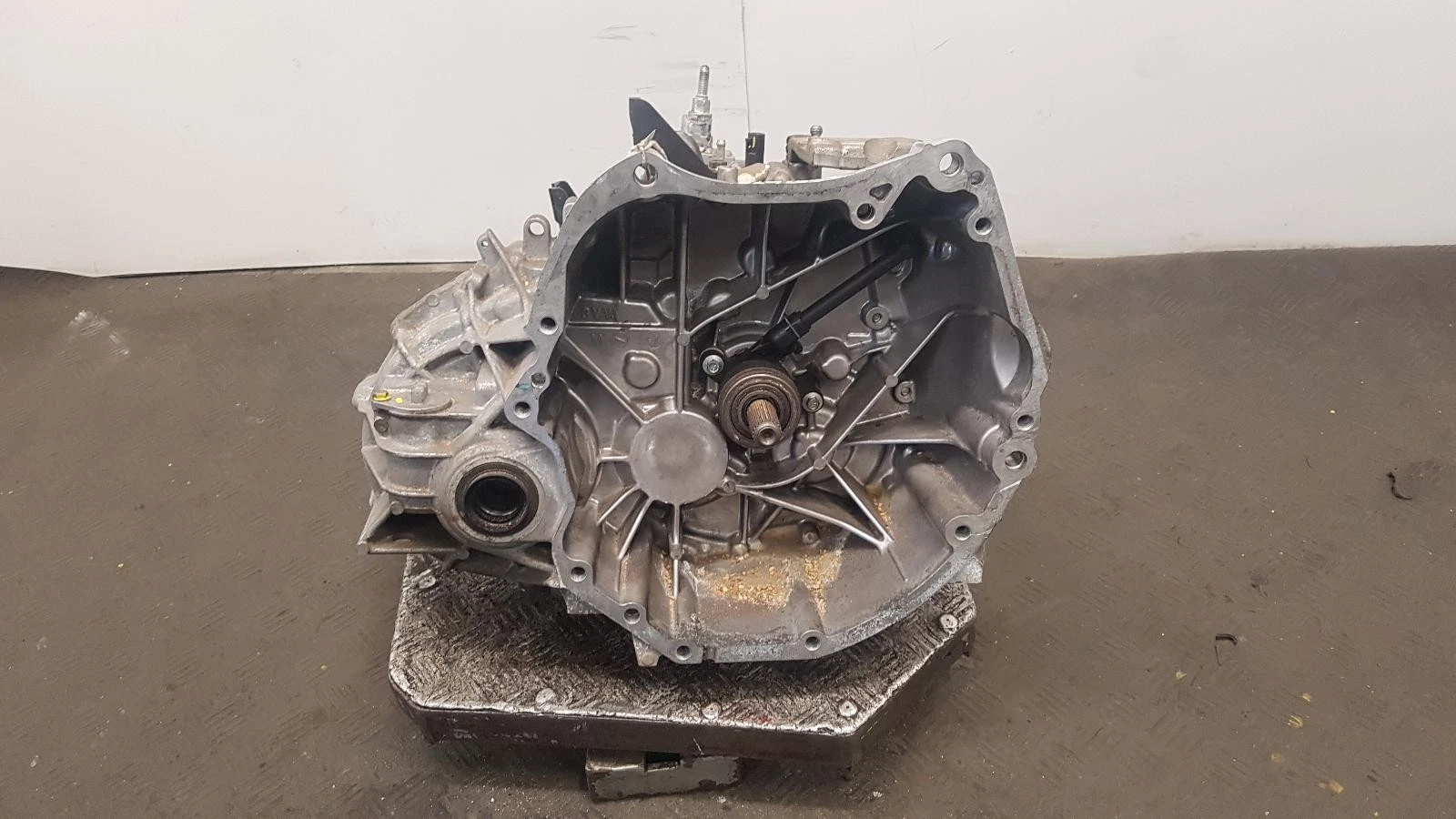 Getriebe NISSAN JUKE F15 NISMO Schaltgetriebe 2017 1.6L Benzin – OEM: 3201001Q5R | VIN: SJNFAAF15U7321803 – Bild 4