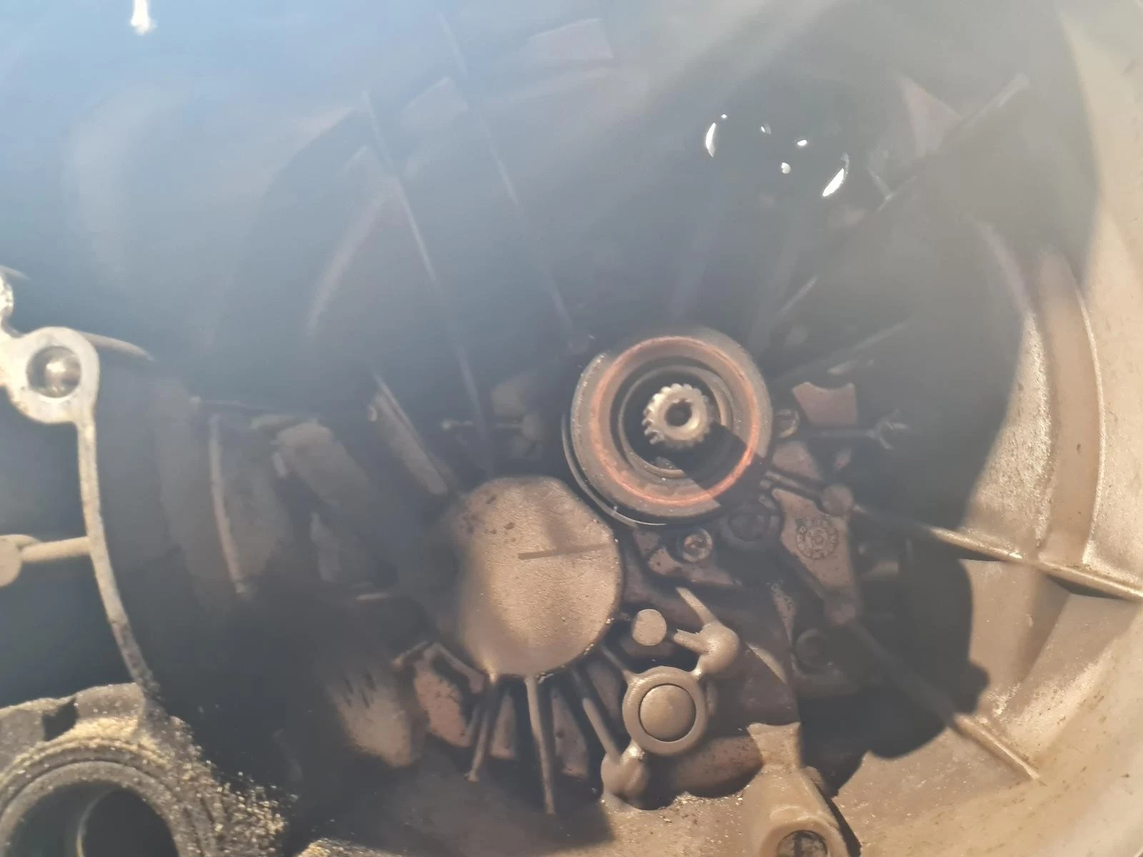 Getriebe FORD FOCUS 2012 1.0L Benzin 5-Gang Schaltgetriebe – OEM: 1814068 / 1871690 / 2038360 – Bild 4